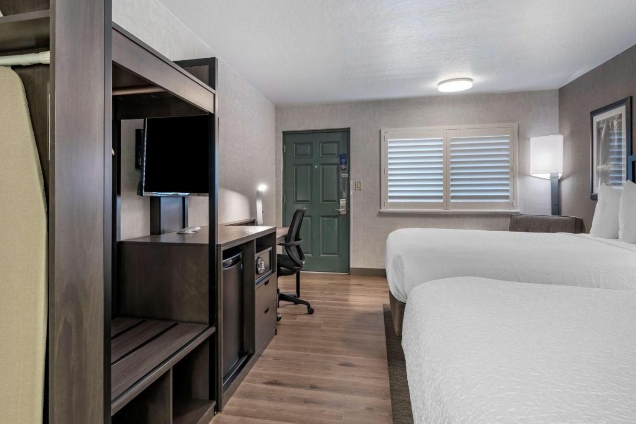 Best Western Plus Hilltop Inn Redding Exterior foto