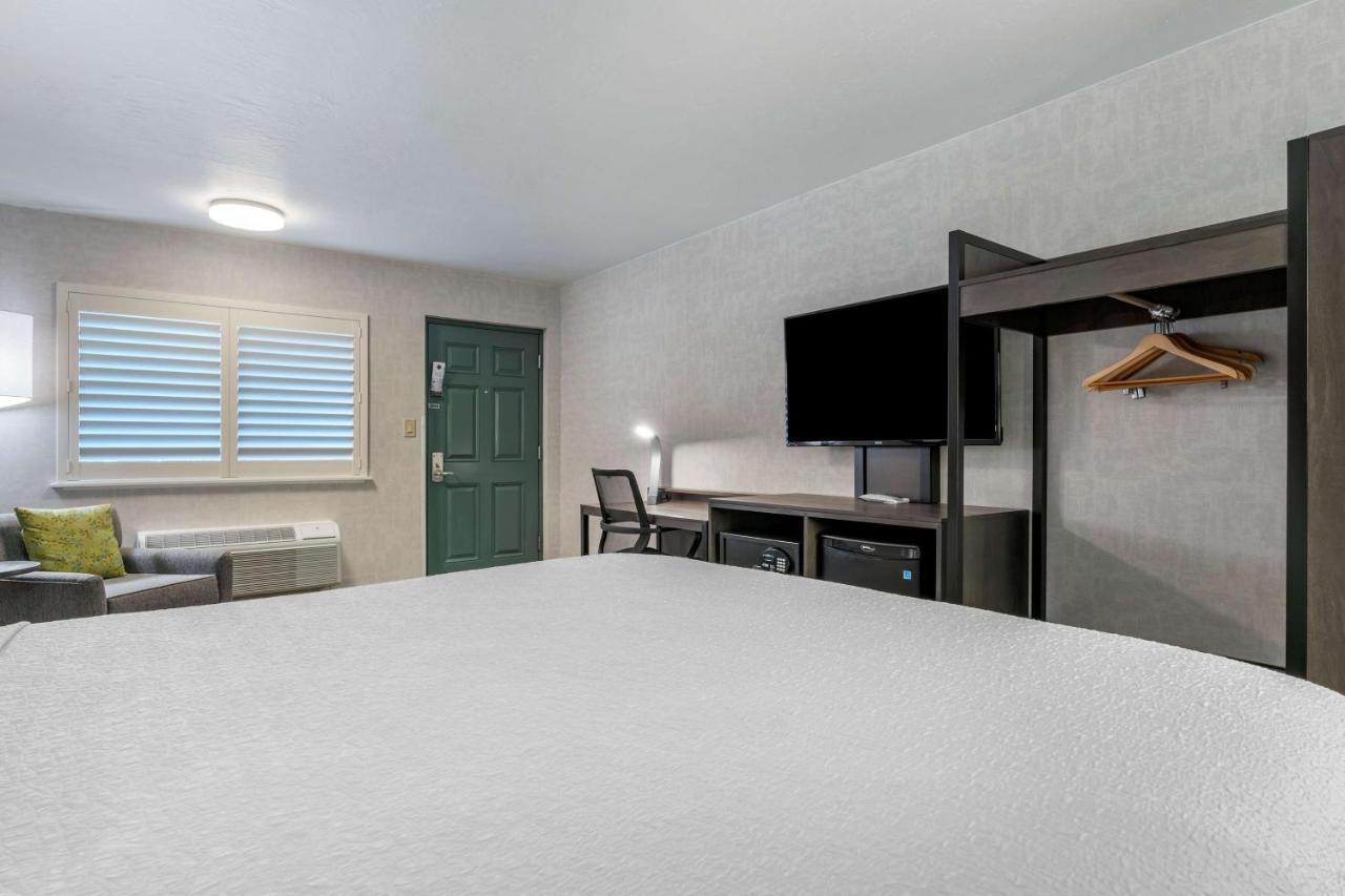 Best Western Plus Hilltop Inn Redding Exterior foto