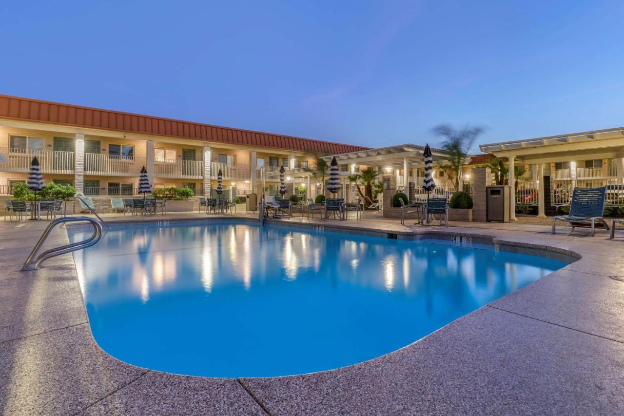 Best Western Plus Hilltop Inn Redding Exterior foto