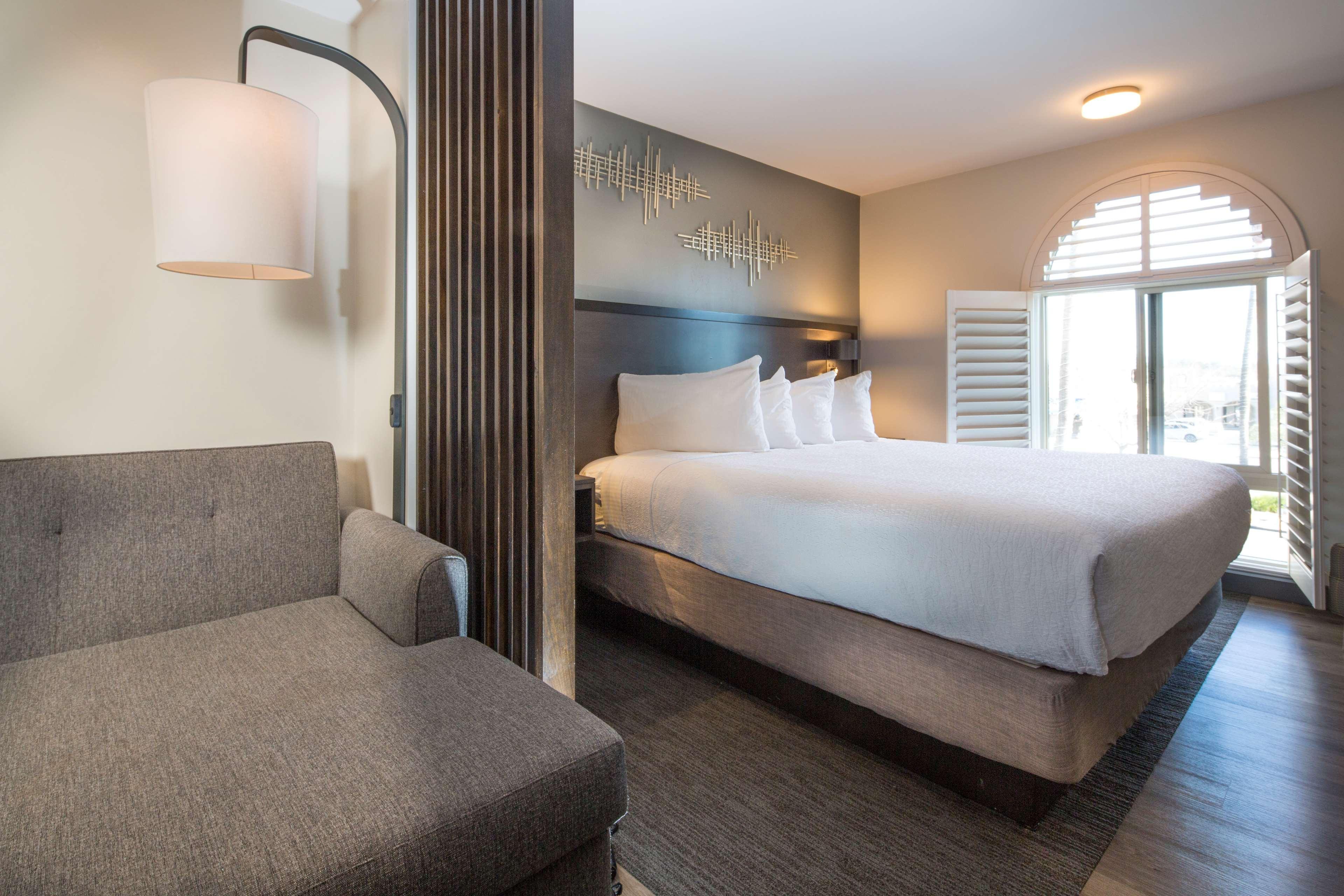 Best Western Plus Hilltop Inn Redding Exterior foto