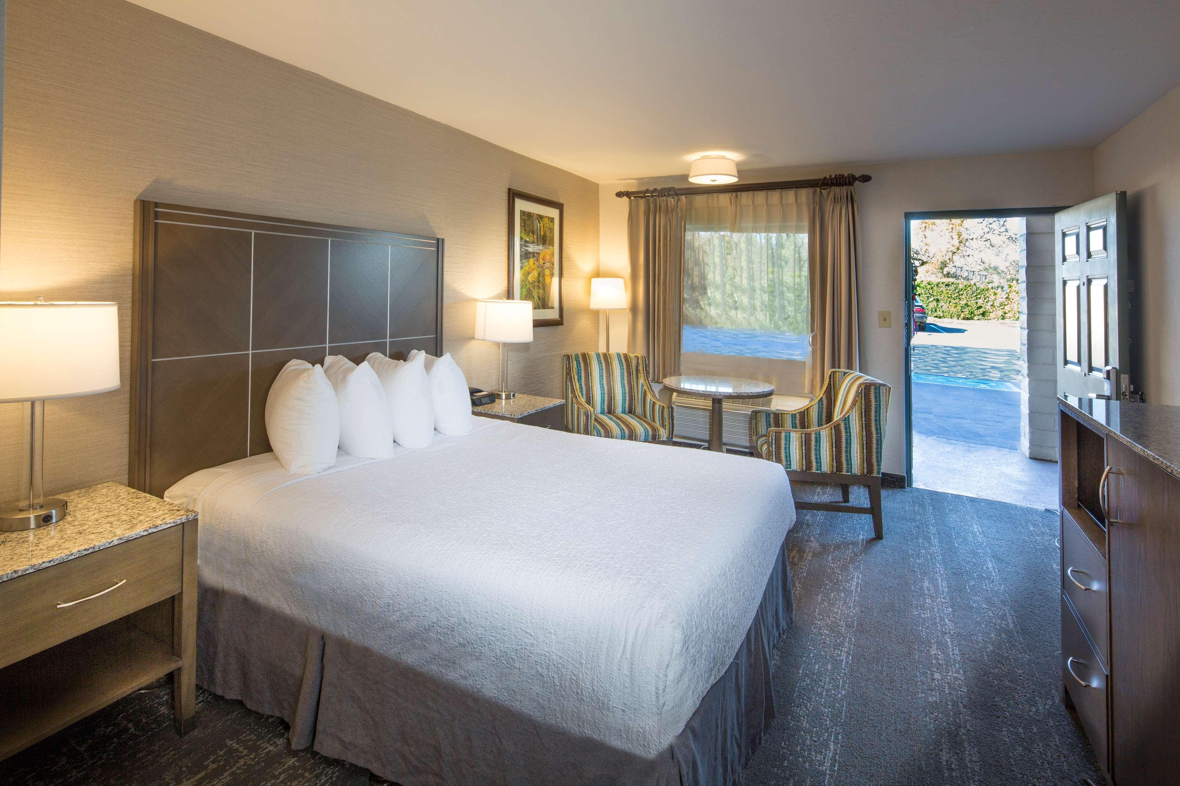 Best Western Plus Hilltop Inn Redding Exterior foto
